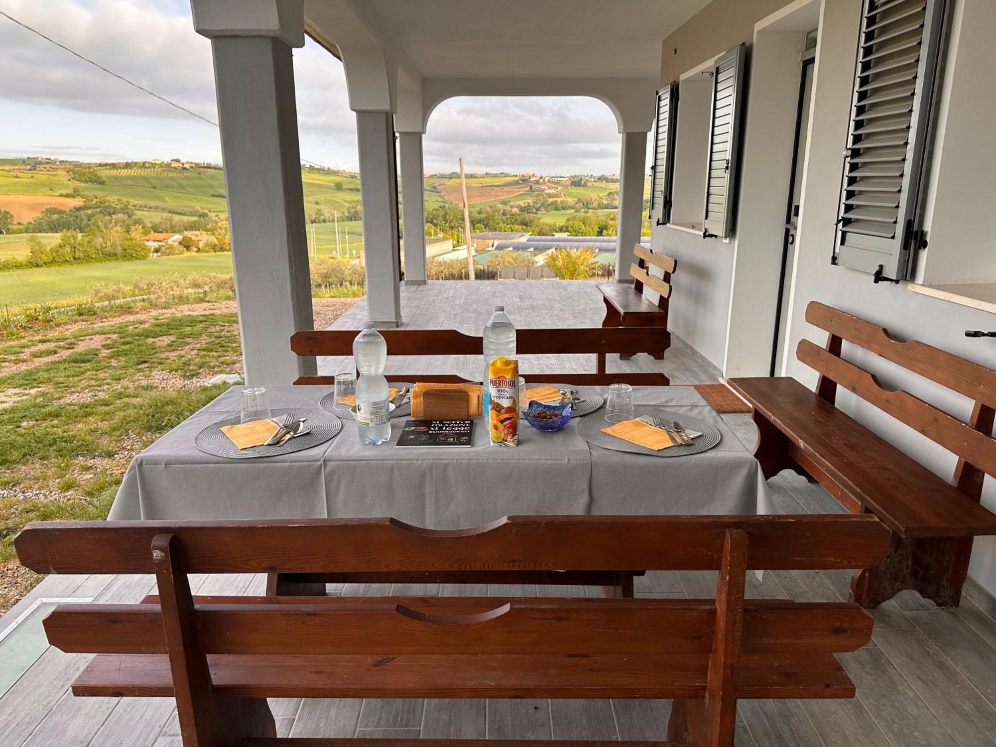 Bed and Breakfast La Sosta Di Guido A Tavullia Esterno foto
